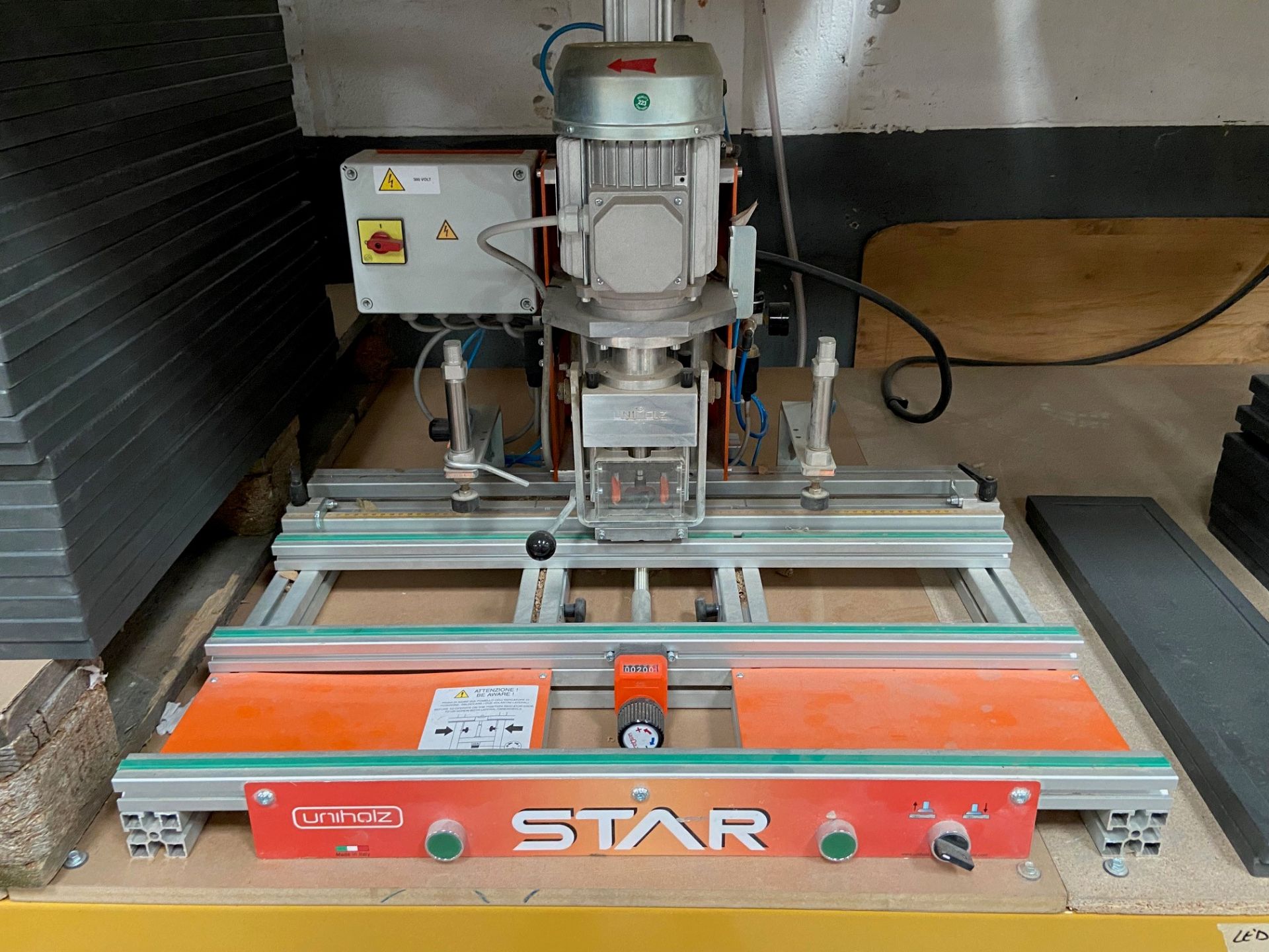 Uniholz Star bench mounted boring & insertion machine