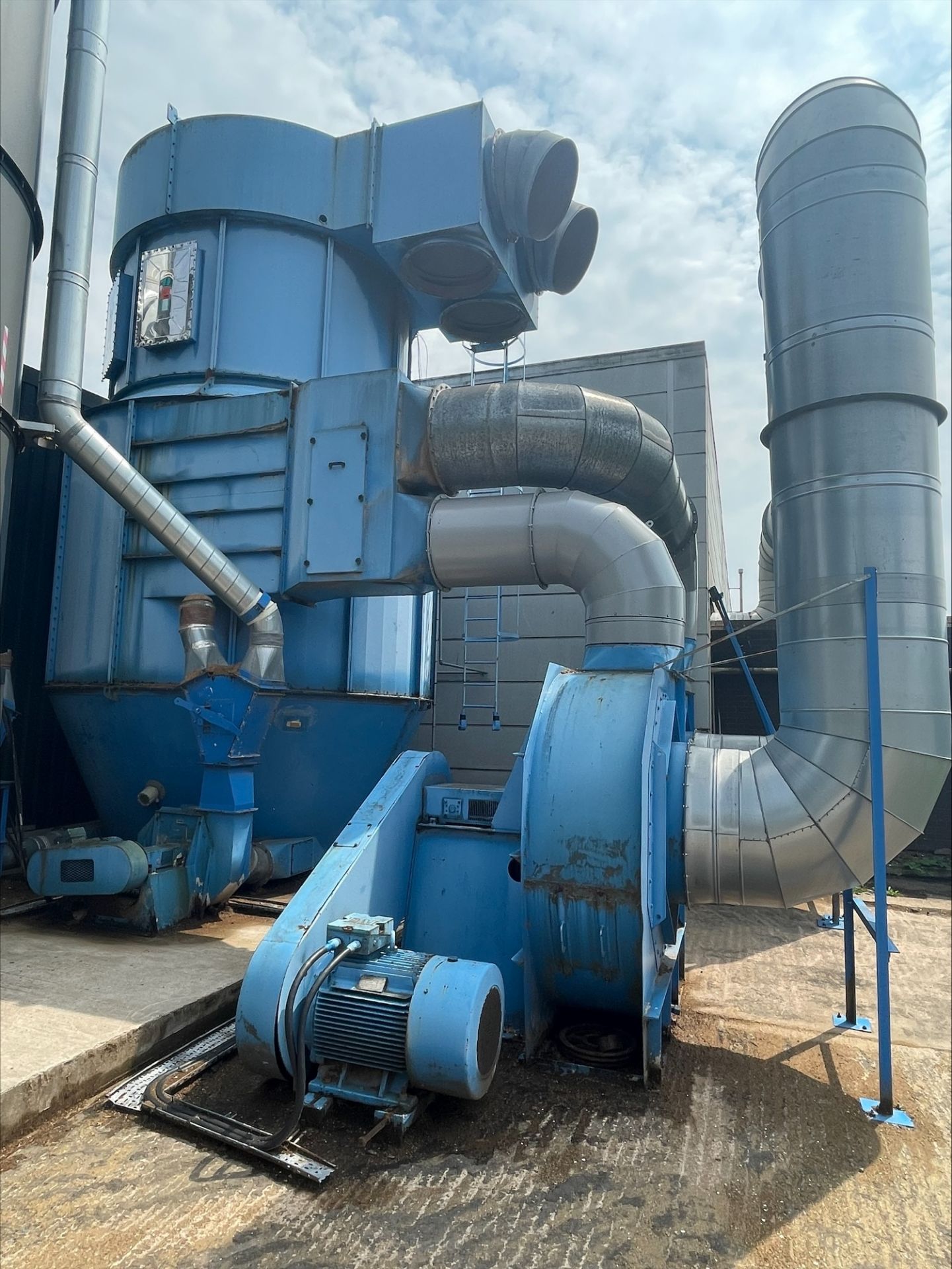 Extraction system throughout to include storage hopper / silo; cyclone rotary valve; extraction