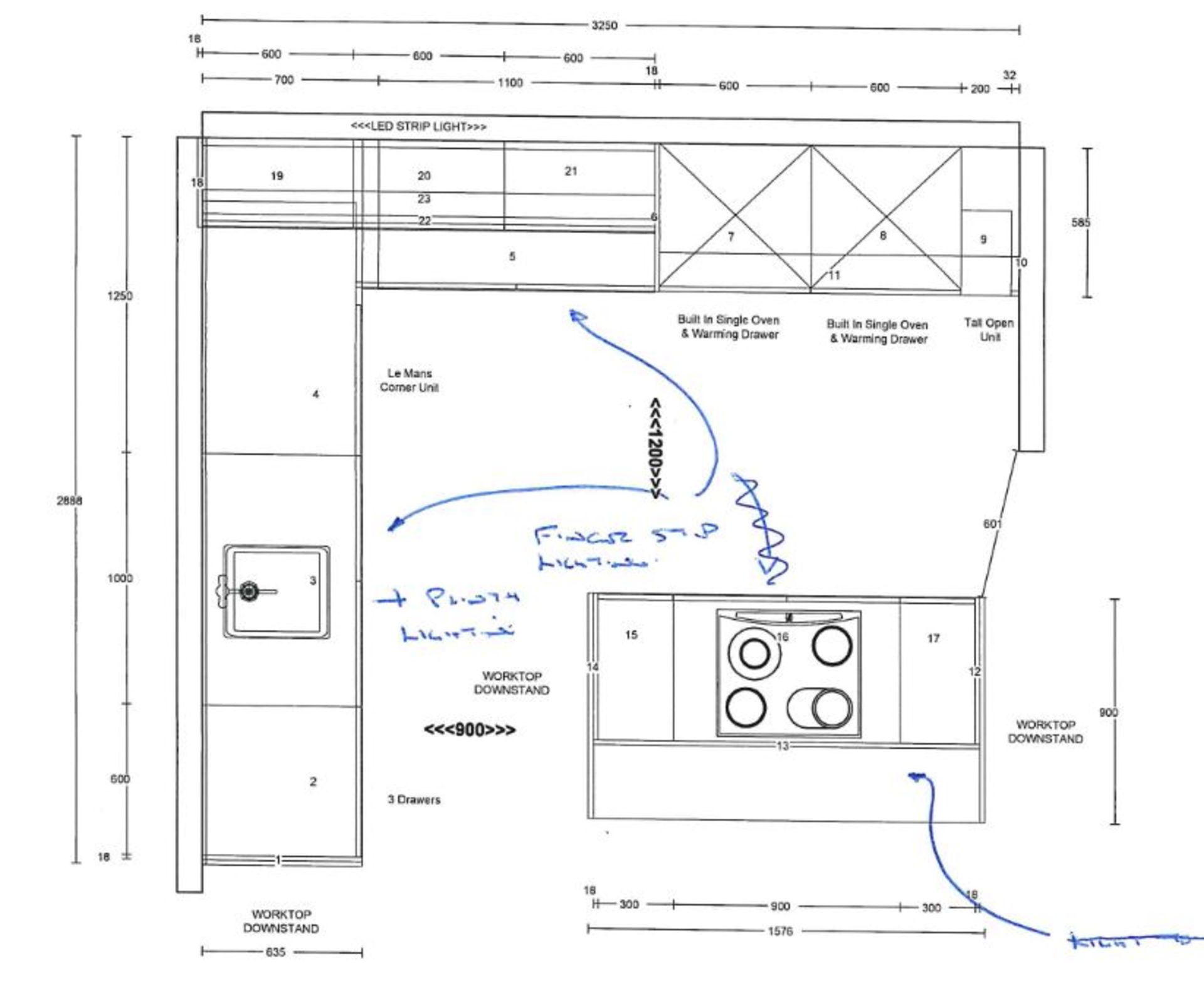 Showroom Hatt kitchen comprising: Door – Base and wall: White Matt flat panel door, Tall: Milano - Image 2 of 9