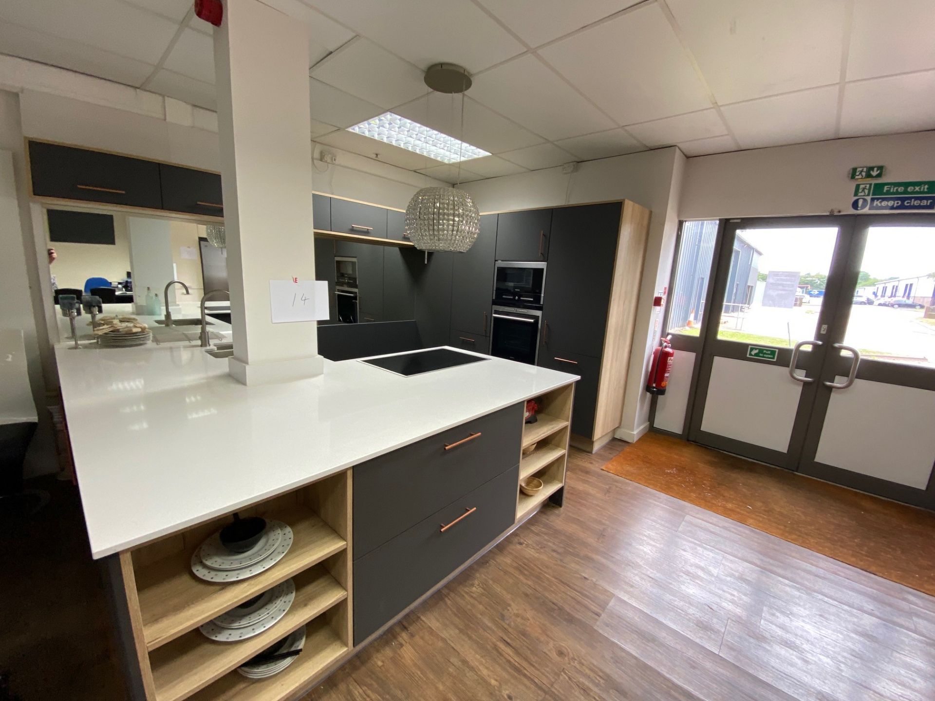 Showroom Hatt kitchen comprising: Door – Dark Grey Matt Carcase – Halifax Oak woodgrain, Units –
