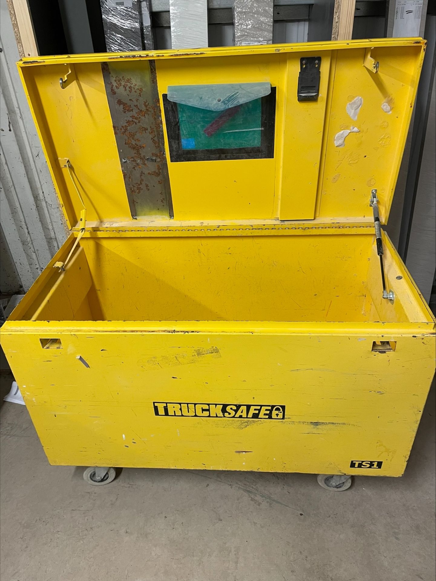 Truck Safe TS1 mobile tool vault, size: approx. 1220mm x 610mm x 880mm - Image 2 of 2