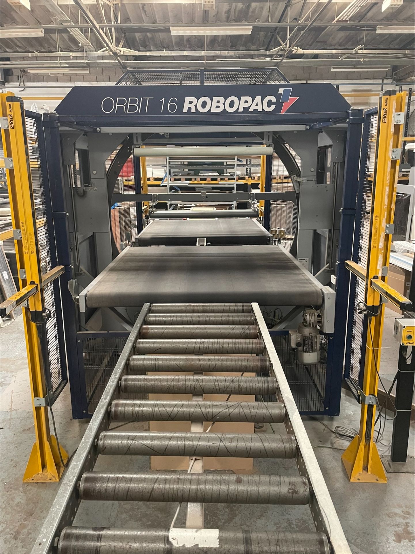 Robopac Orbit 16 Rotating ring wrapping machine, Serial No. 30151046 (2016) with Schneider Electrics - Image 8 of 10