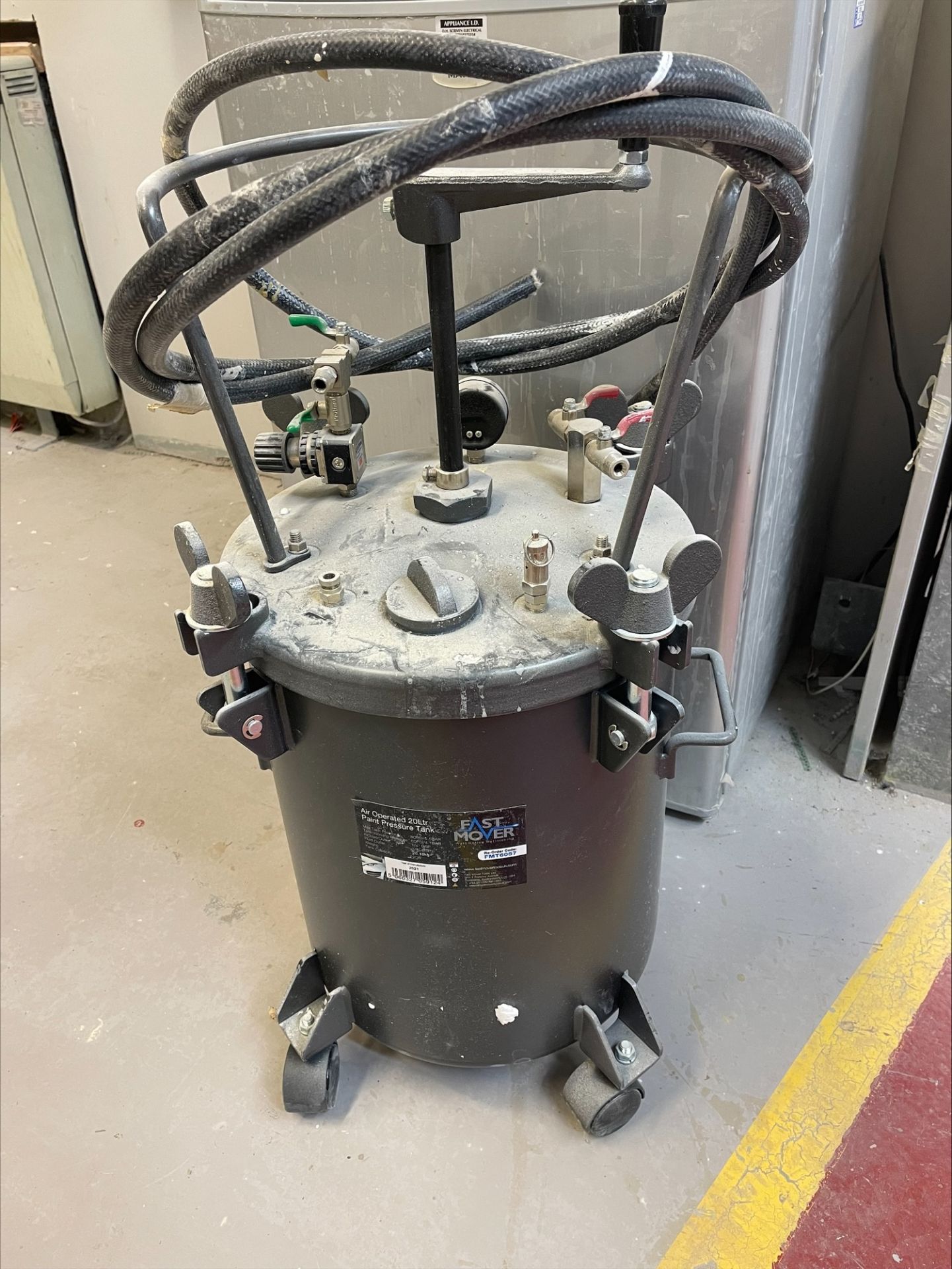 Fast Mover FMT 6057 air operated 20 litre paint pressure tank (2021)