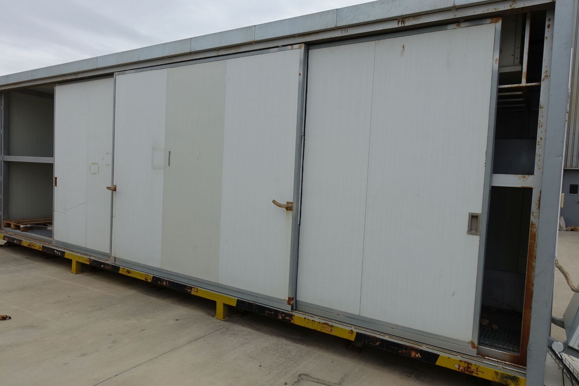 Intracon Chilled Container, 9m Long x 1.5m Deep x 3m High (aproximaely) with MDH-F-2034A Chiller, - Image 2 of 8