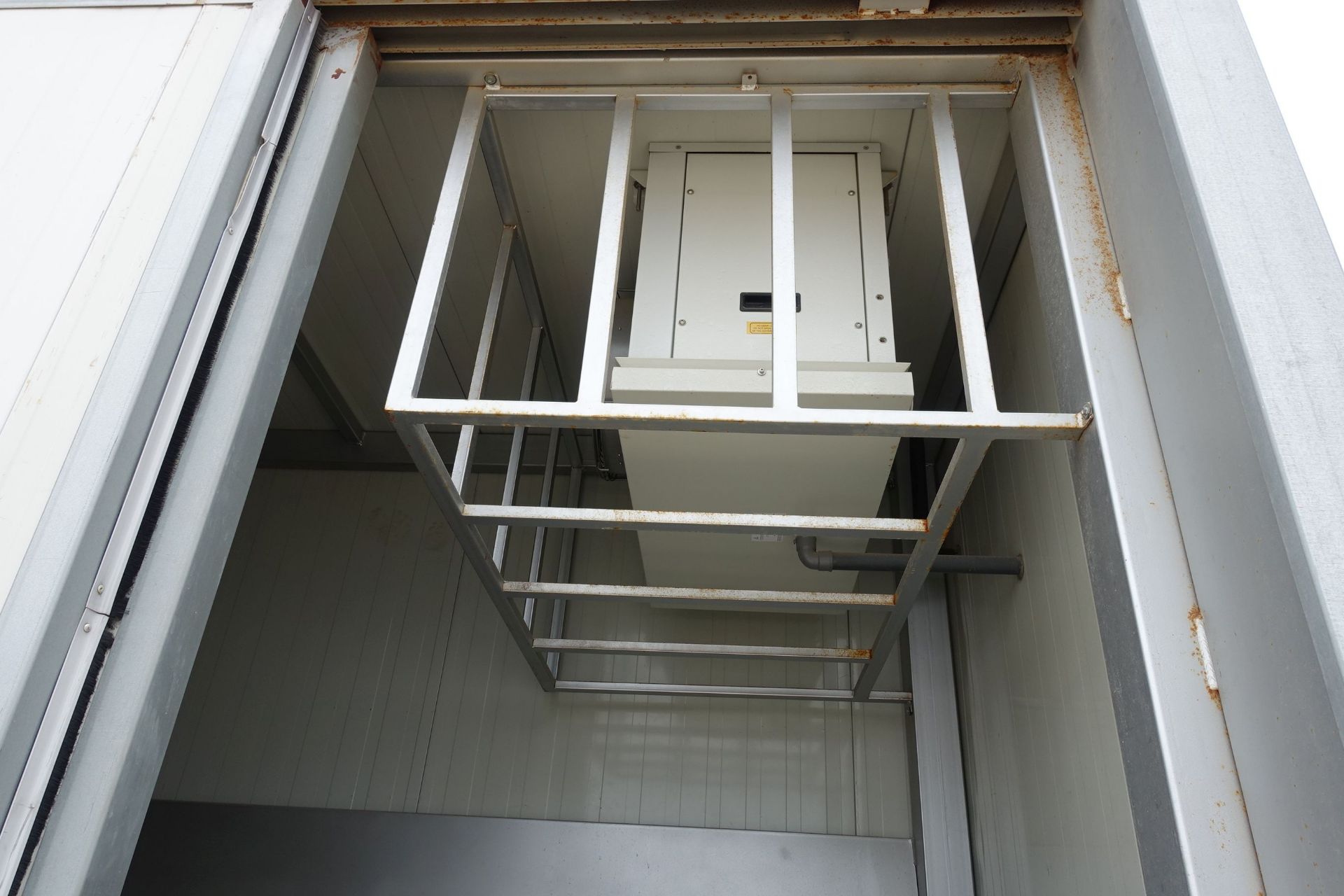 Intracon Chilled Container, 9m Long x 1.5m Deep x 3m High (aproximaely) with MDH-NF-2034A Chiller ( - Image 8 of 15