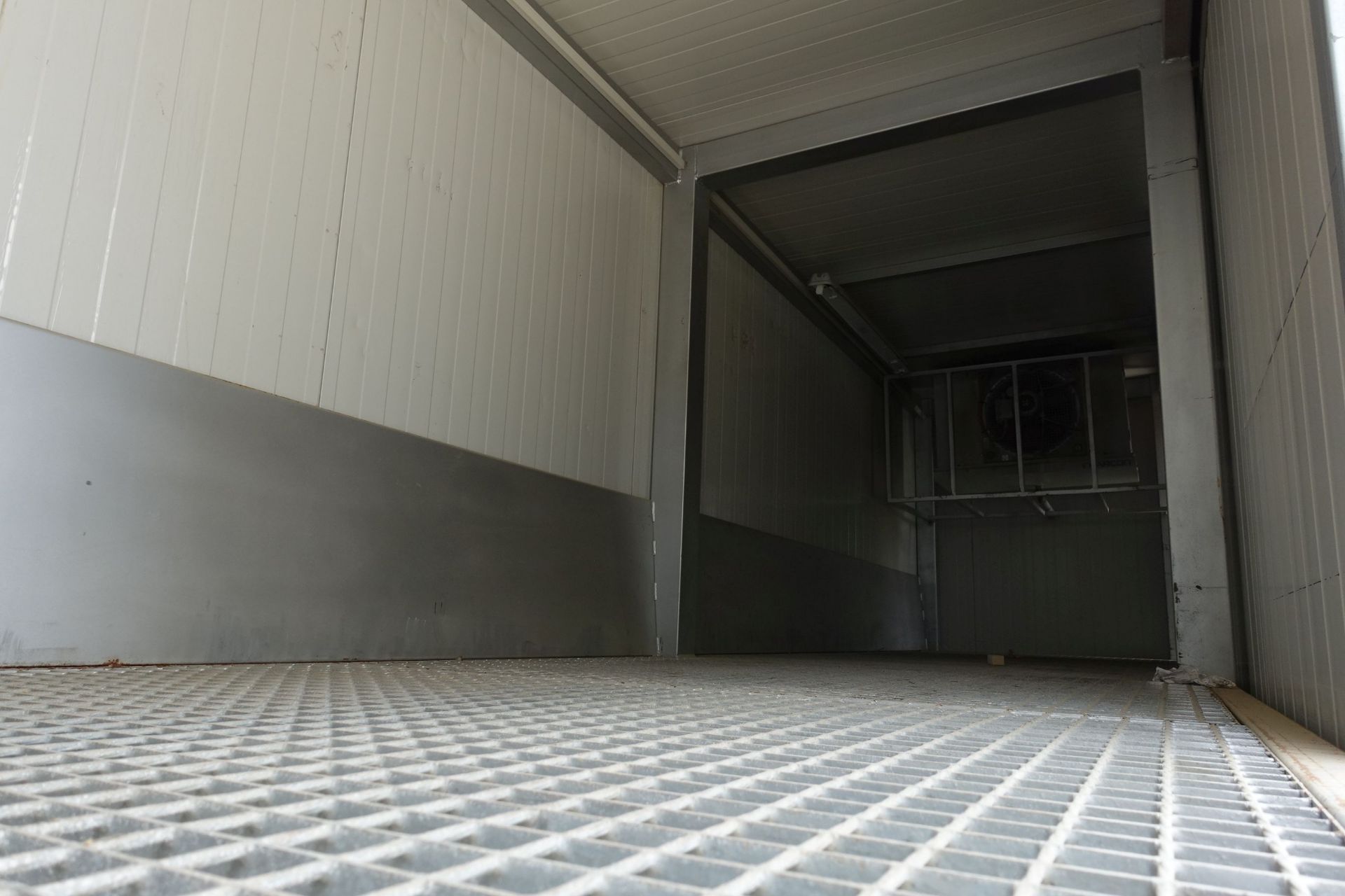 Intracon Chilled Container, 9m Long x 1.5m Deep x 3m High (aproximaely) with MDH-MF-10243 Chiller, - Image 3 of 10