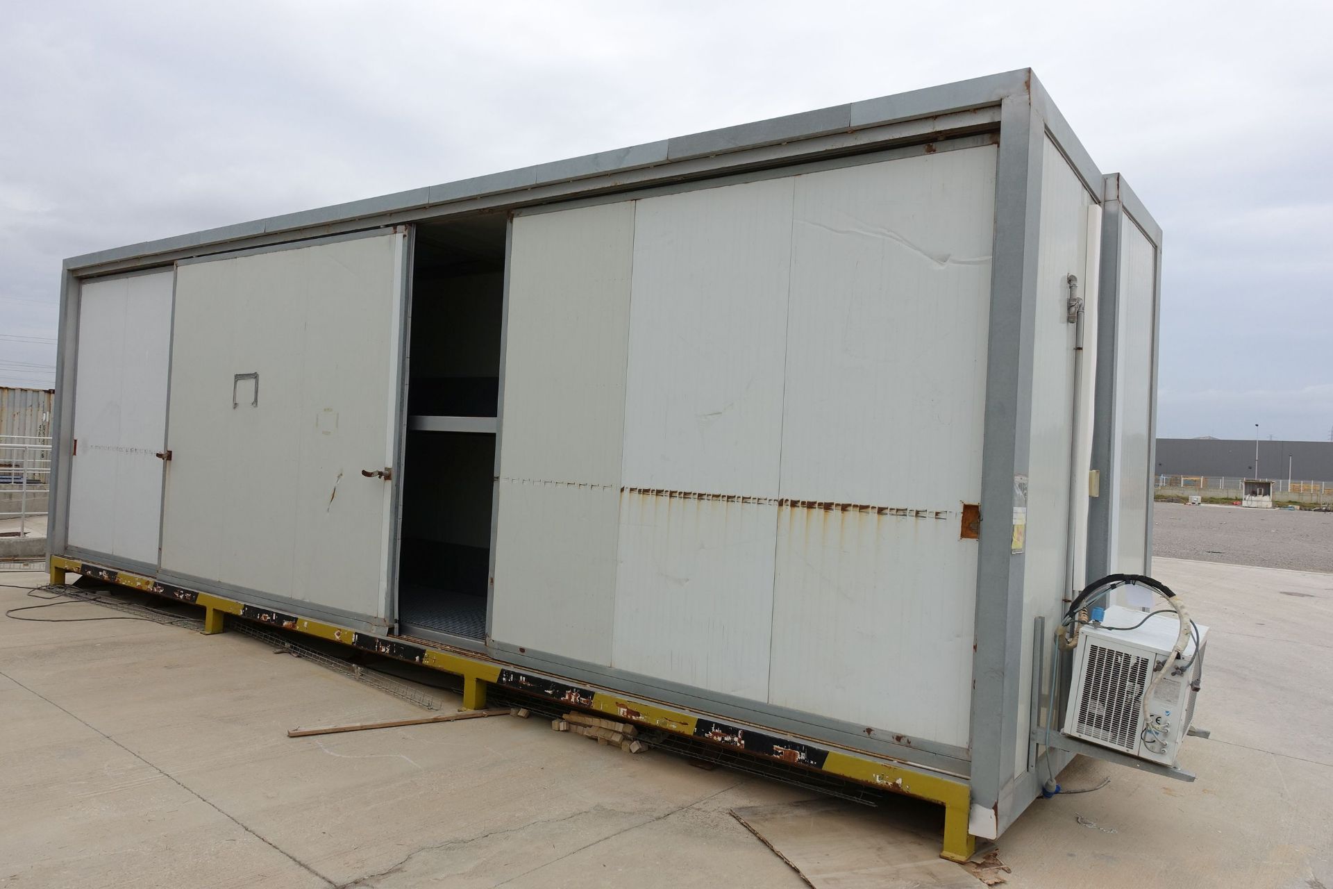 Intracon Chilled Container, 9m Long x 1.5m Deep x 3m High (aproximaely) with MDH-NF-2034A Chiller, - Image 3 of 12