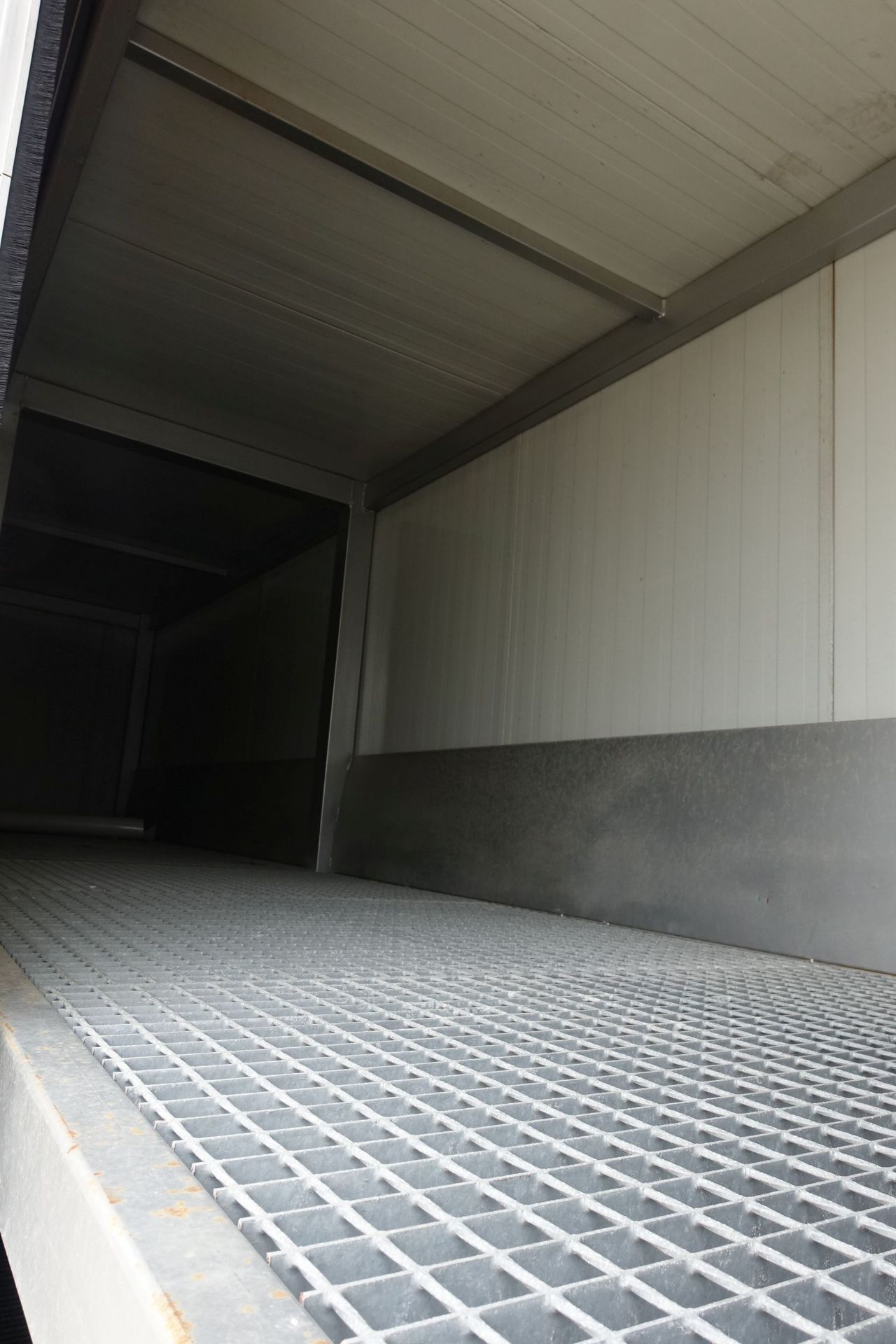 Intracon Chilled Container, 9m Long x 1.5m Deep x 3m High (aproximaely) with MDH-NF-2034A Chiller, - Image 9 of 12