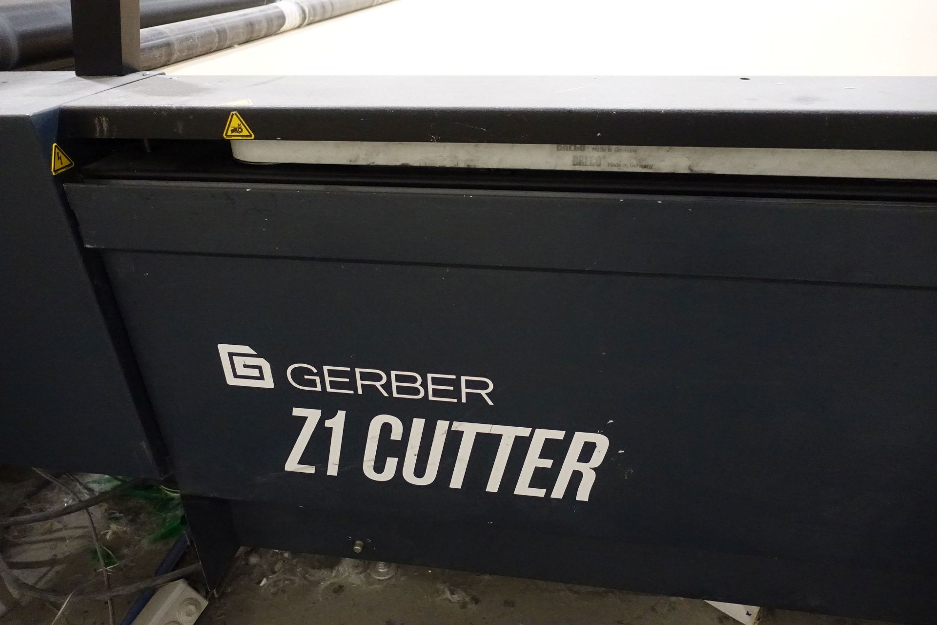 GERBER 'Z1 CUTTER' Materials Dry Cutting Machine, 6-Roll Feed Stand, CC Sistemas '282' Feeder - Image 20 of 39