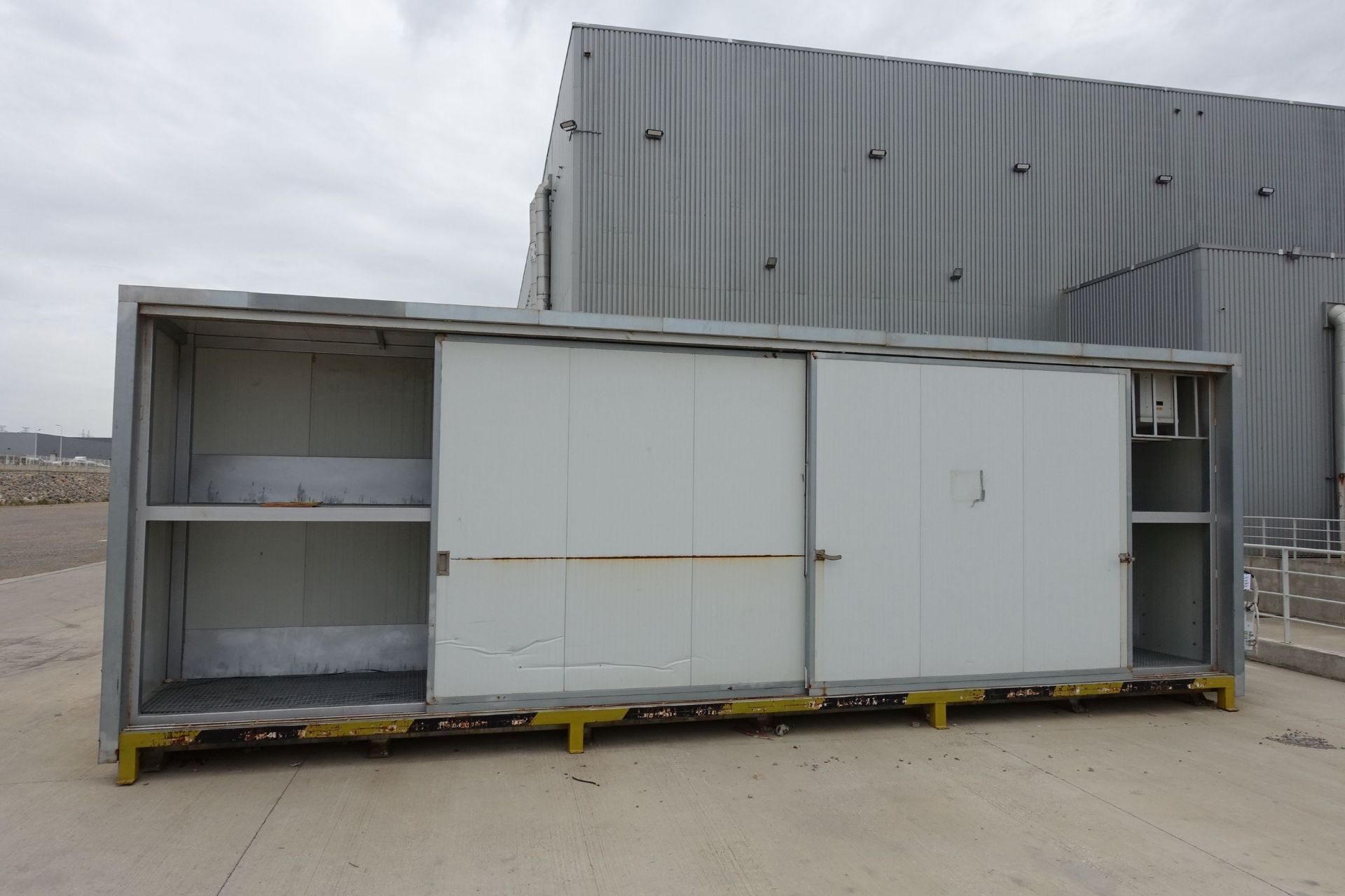 Intracon Chilled Container, 9m Long x 1.5m Deep x 3m High (aproximaely) with MDH-NF-2034A Chiller ( - Image 3 of 15