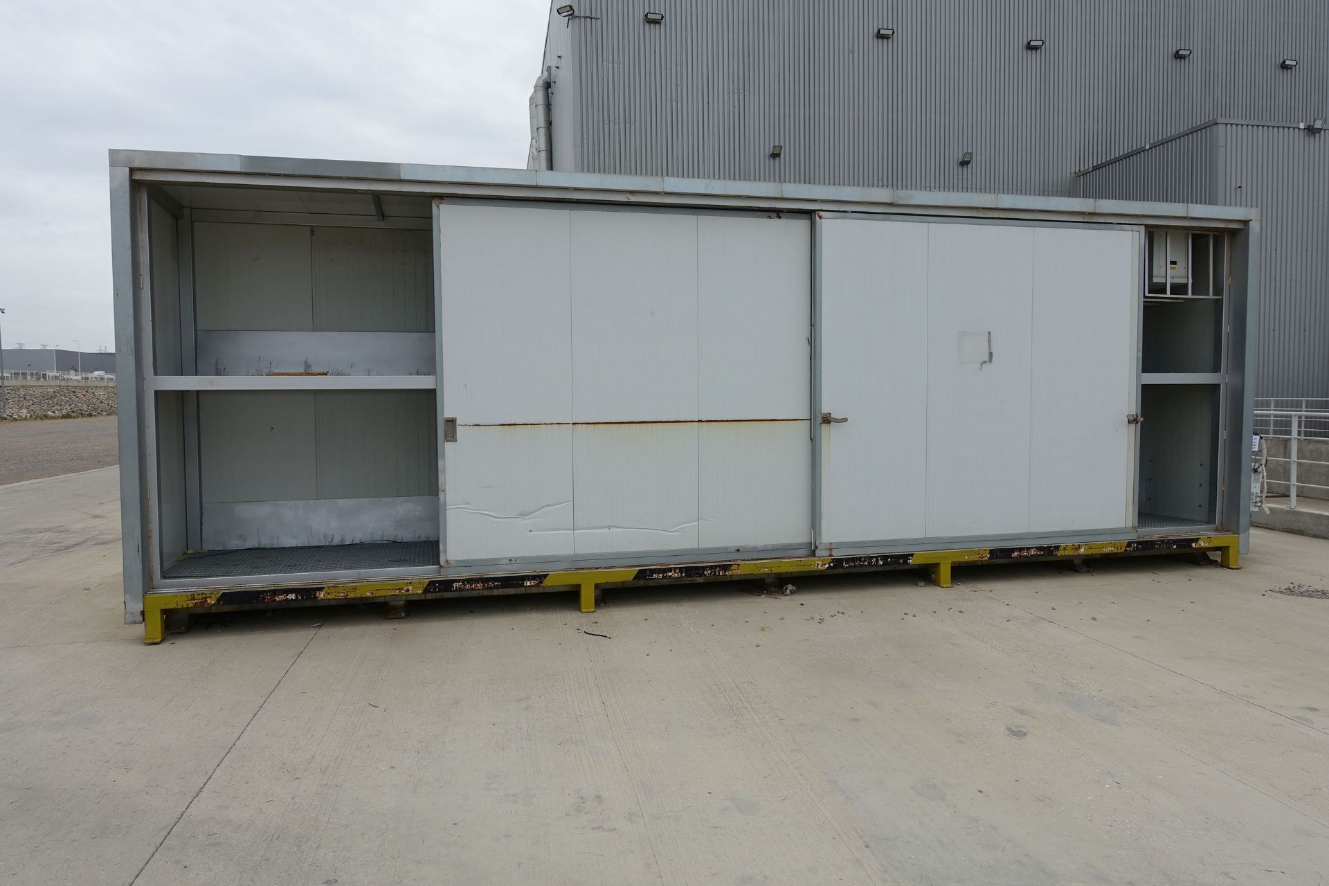 Intracon Chilled Container, 9m Long x 1.5m Deep x 3m High (aproximaely) with MDH-NF-2034A Chiller ( - Image 2 of 15