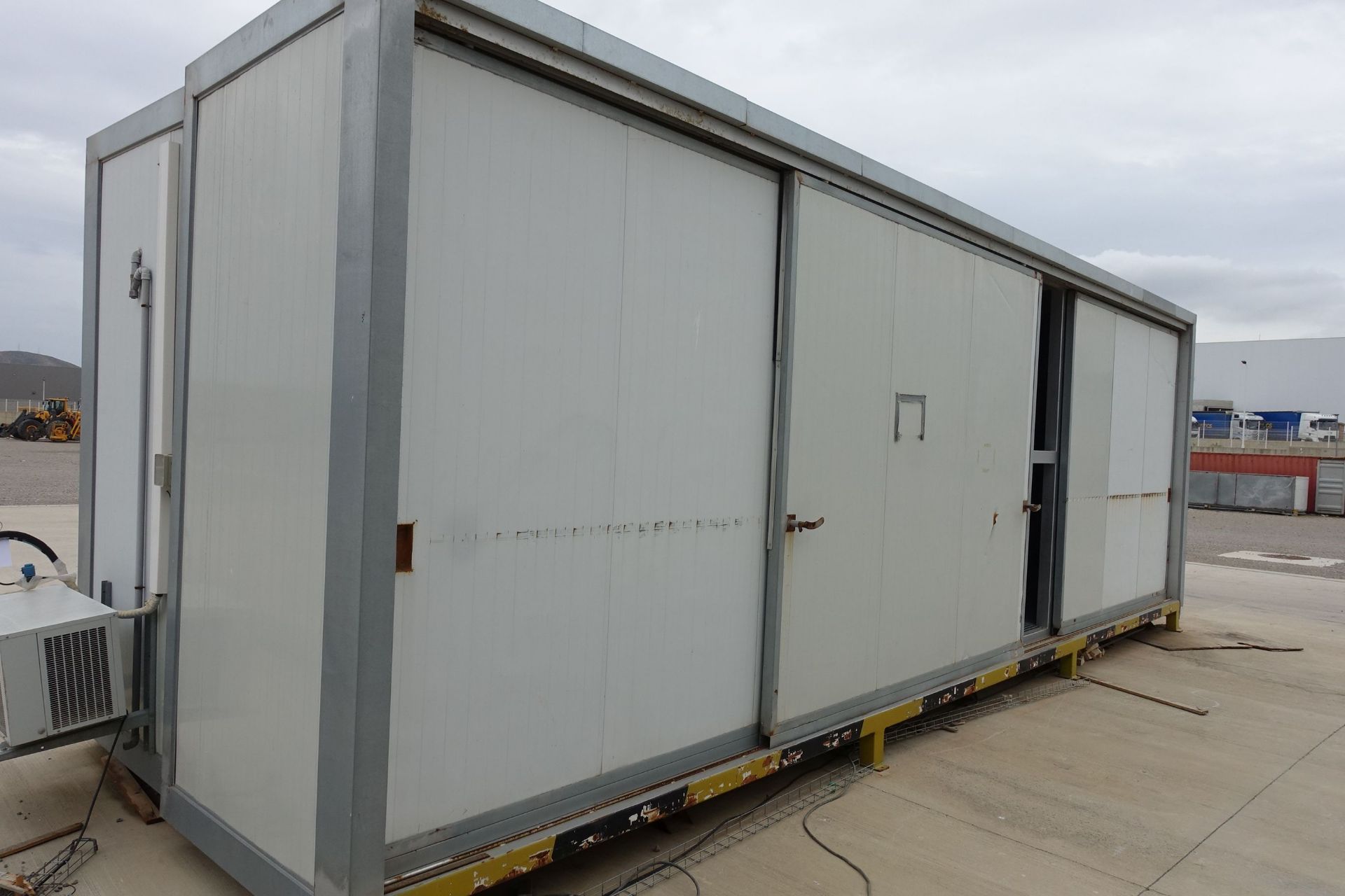 Intracon Chilled Container, 9m Long x 1.5m Deep x 3m High (aproximaely) with MDH-NF-2034A Chiller, - Image 2 of 12