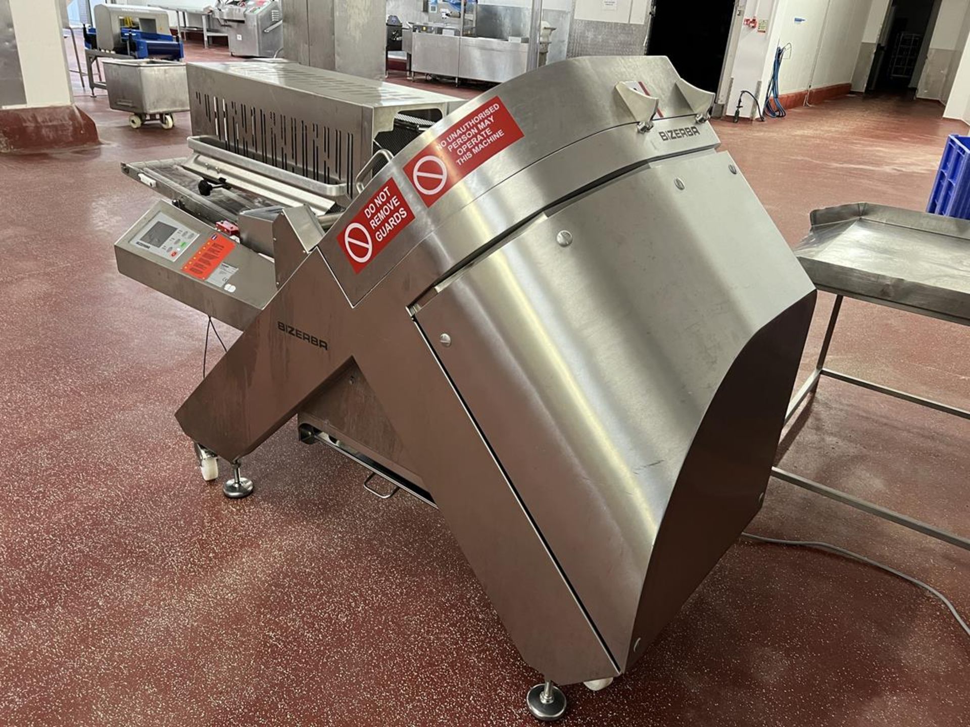 Bizerba, A550 auto slicer, Serial No. 11470622 (DOM: 2017) with stainless steel feed table approx. - Image 2 of 7