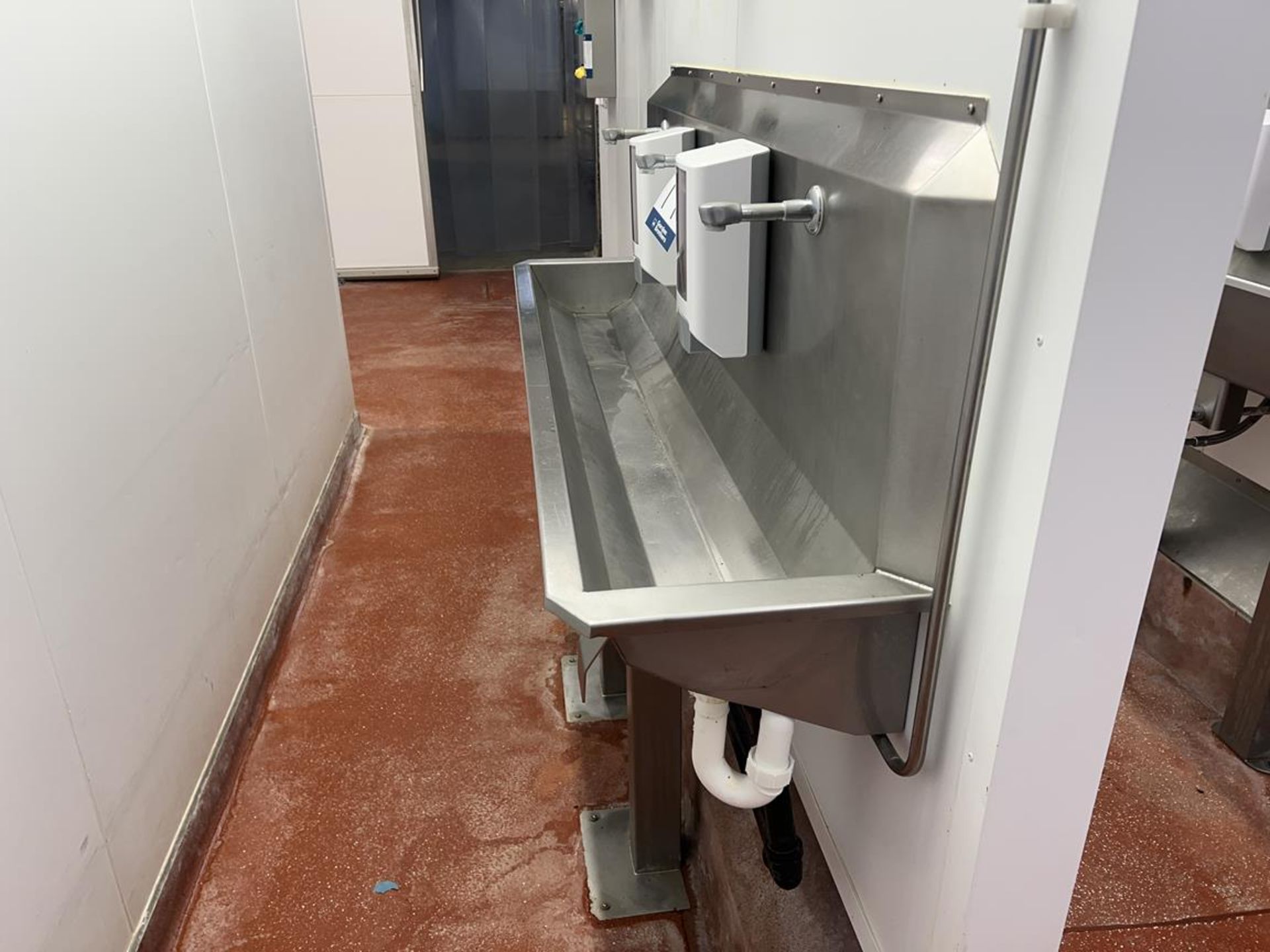 Hygienox Teknomek, three position, knee operated, stainless steel sink unit, 1.6m x 380mm x 1.3m (H) - Image 5 of 10