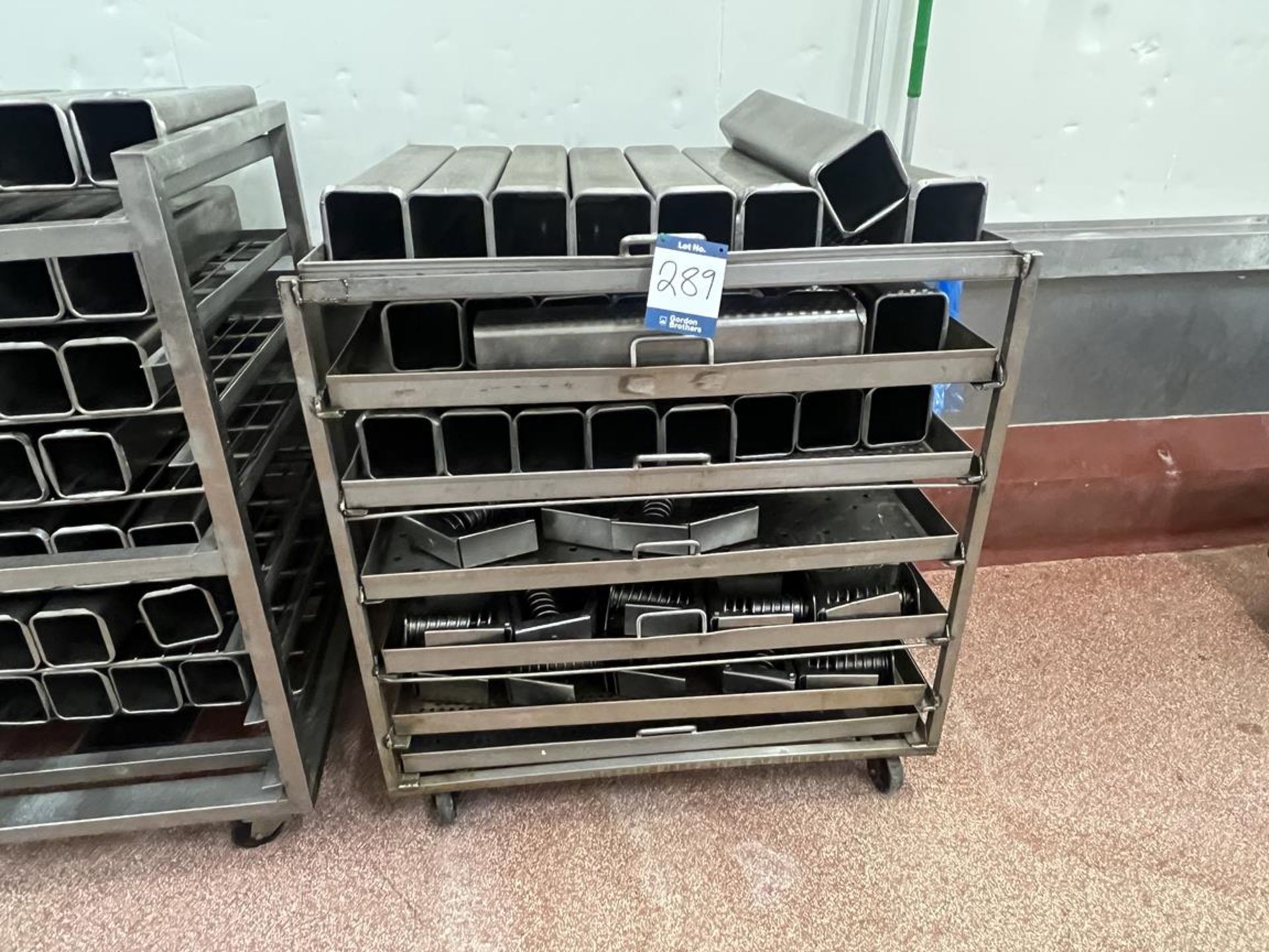 c.130 corned beef cooking moulds on 4x stainless steel mobile trolleys including stillage of - Image 6 of 9