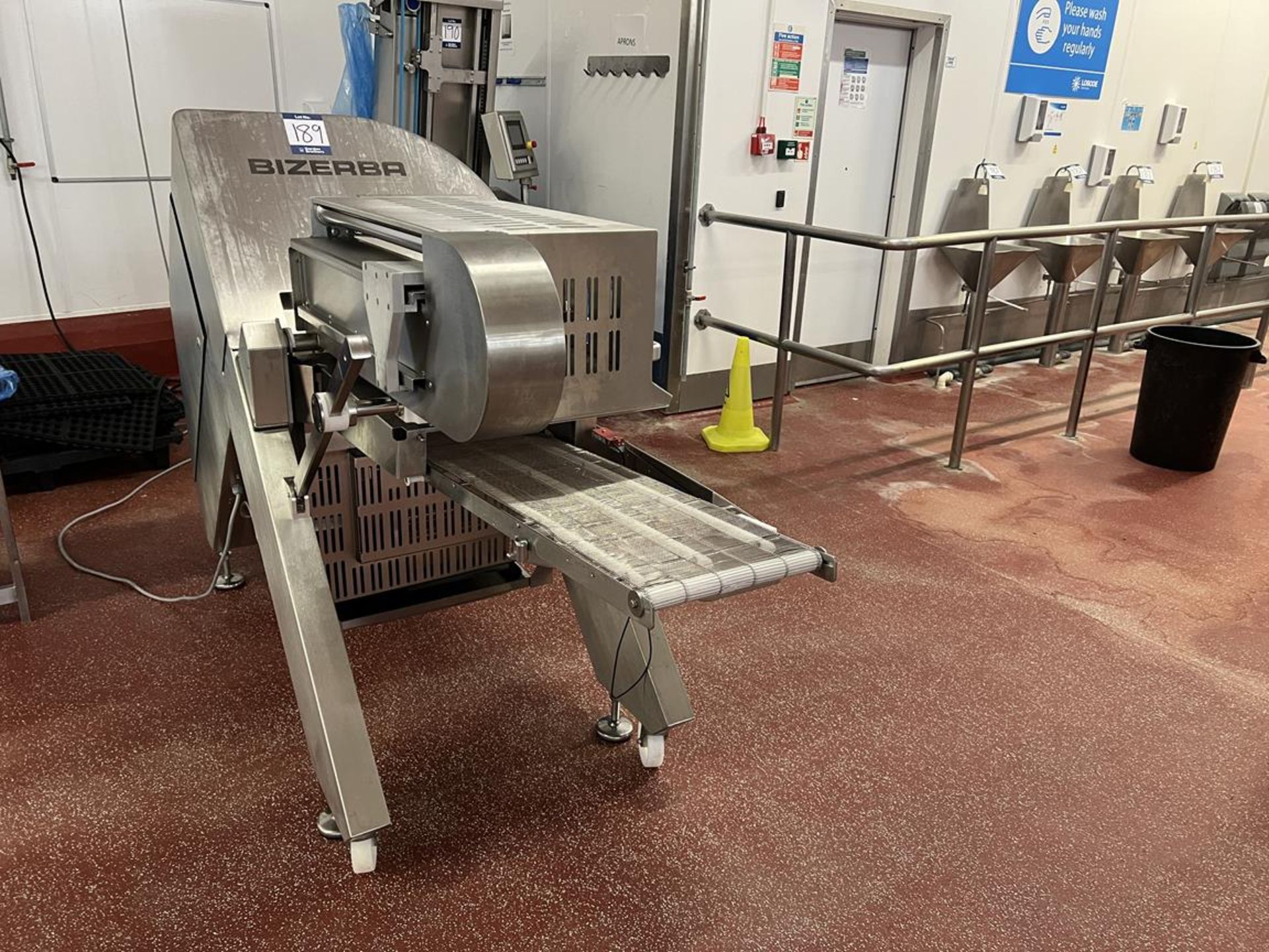 Bizerba, A550 auto slicer, Serial No. 11470622 (DOM: 2017) with stainless steel feed table approx. - Image 4 of 7