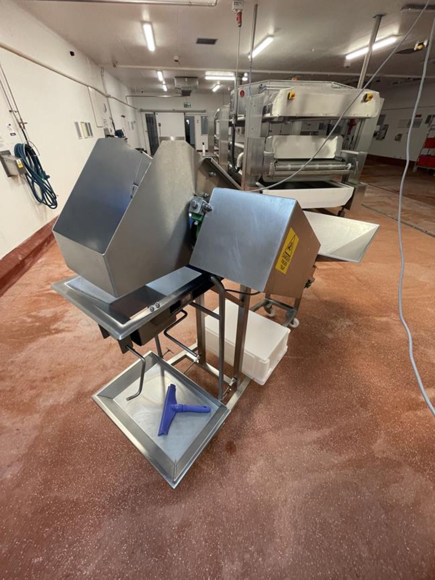 Jay Craft Food Machinery, slatter variable speed elevating conveyor with hopper - Image 2 of 3