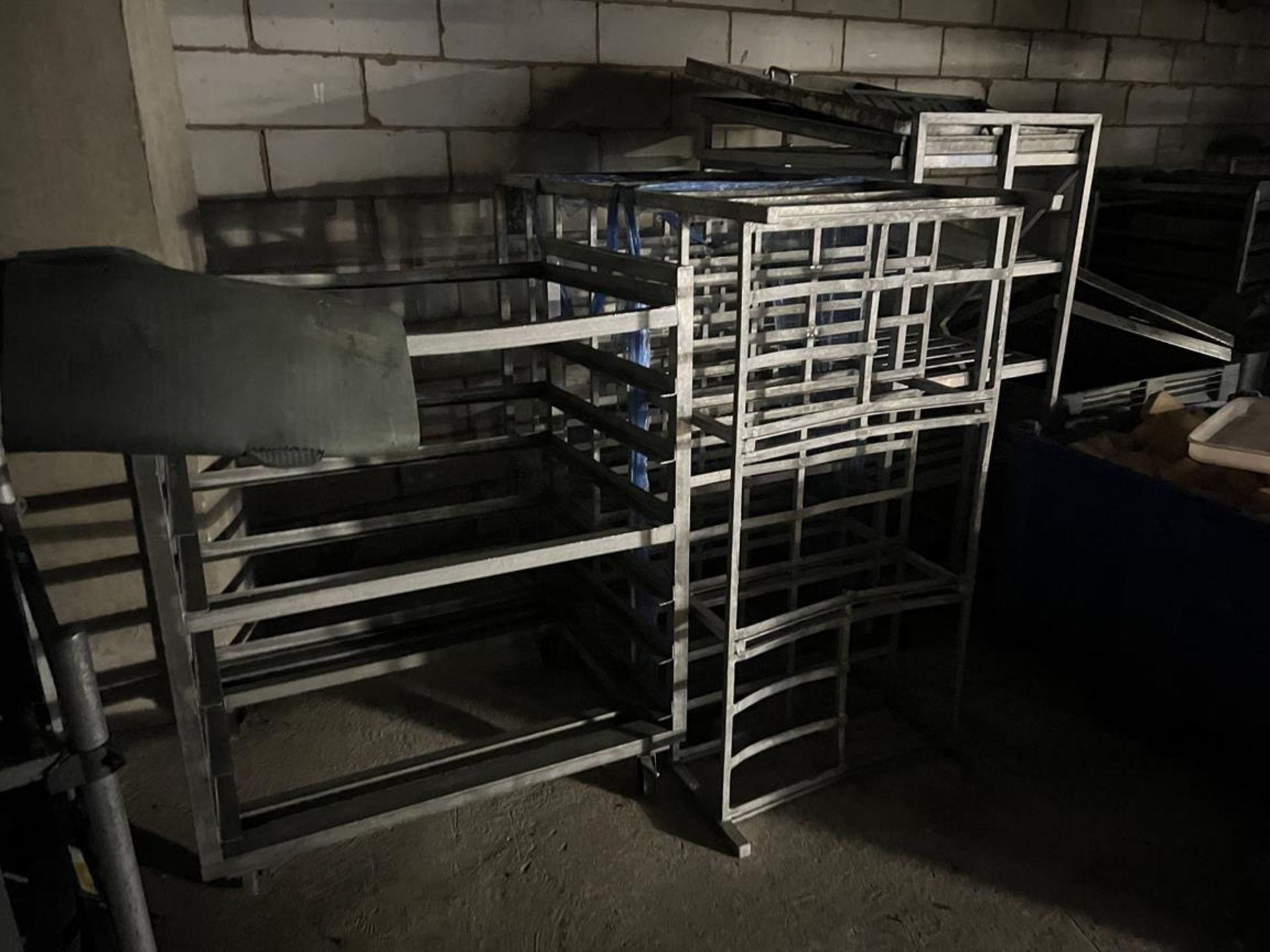 Assortment of approx. 8x (no.) various steel/aluminium trolleys and racks - Image 3 of 5