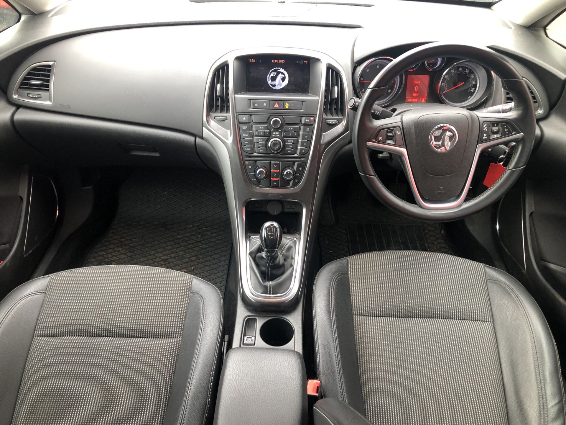 Vauxhall Astra 1.7 CDTi 16v (110ps) SE Sports Tourer, Registration: VK60TRZ, Date First - Bild 7 aus 8