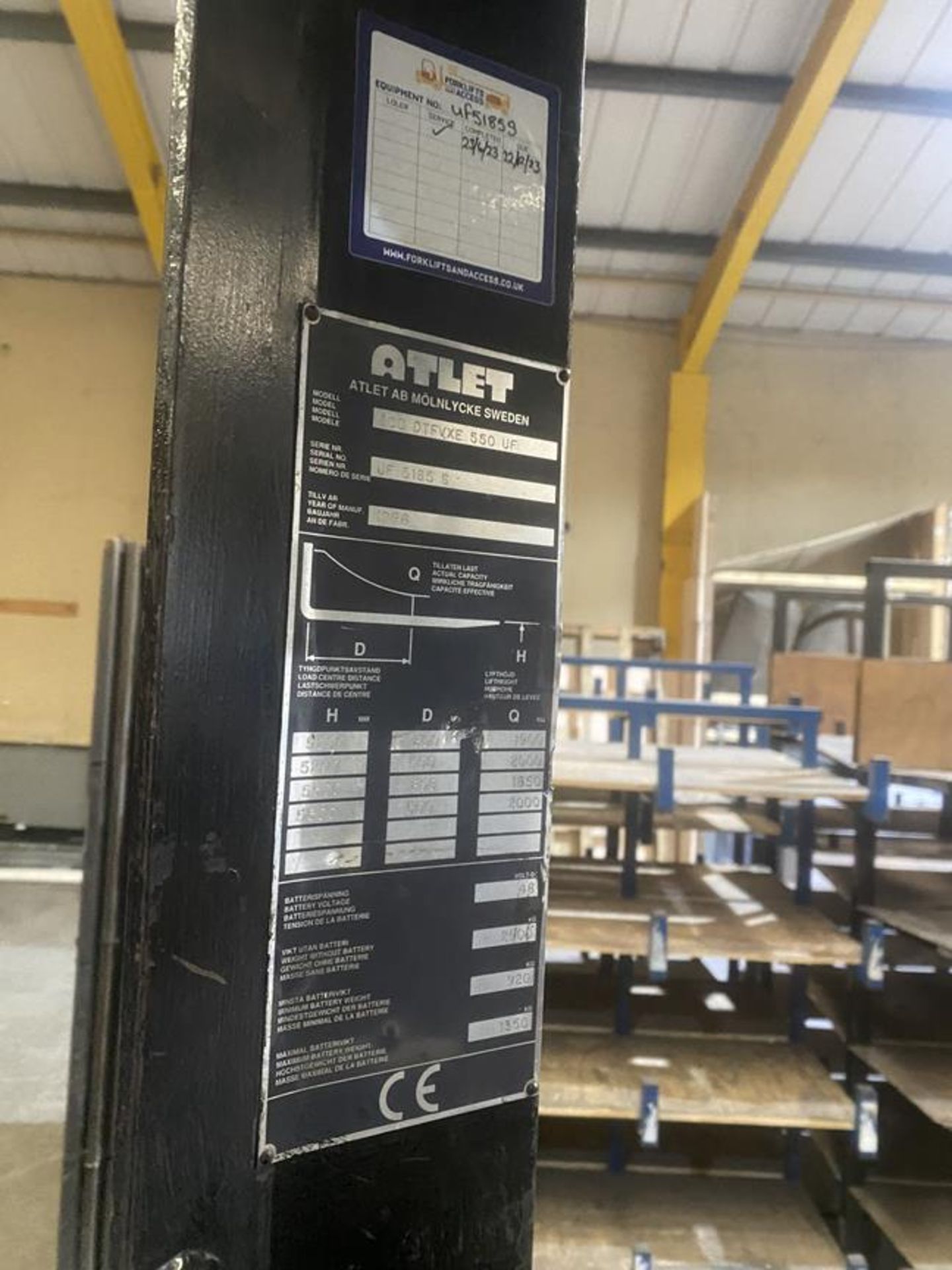 Atlet model 200DTFVXE battery reach truck, Serial No 8551858(1996) complete with charger mounted - Image 3 of 3