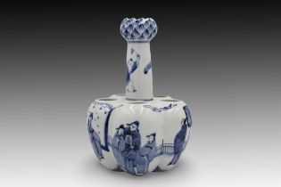 A Vintage Chinese Blue & White Porcelain Crocus Nanking Pottery Vase. Height: Approximately 23.4cm