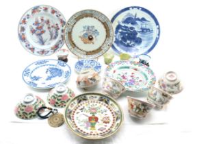 A Chinese Blue and White Dishes & Bowls (18 pieces) from 1750 - 20th Century Contains: 2 Jade Cups