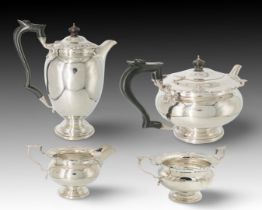 A Walker & Hall Sheffield Silver Tea Set marked in 1925 Flat Teapot: 675g Tall Teapot: 590g Sugar B