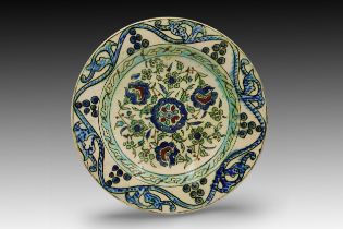 An Iznik Plate from around the 19th Century. Diameter: Approximately 30cm.