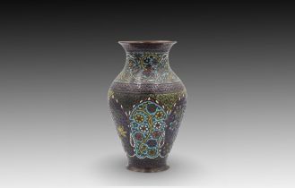 An Indian Kashmiri Vase from the Late 18th Century.