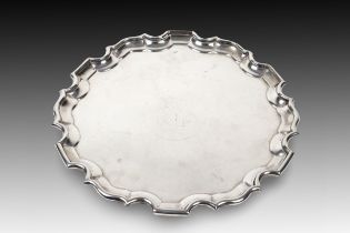 An Irish Dublin Silver Tray marked in 1905 Weight: 784g Diameter: Approximately 31cm