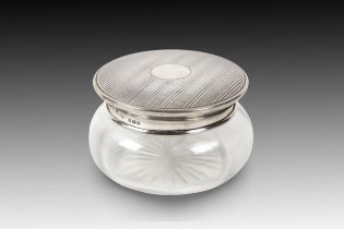 A Mappin + Webb London Silver Gilded Topped Powder Bowl marked in 1923