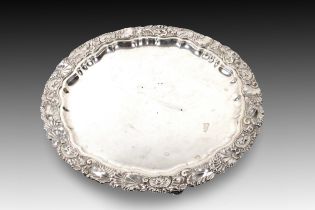 A London Sorley Brothers Silver Tray marked in 1905 Weight: 2108g Diameter: Approximately 40.3cm