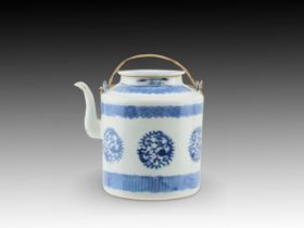 A Chinese Teapot from the 19th-20th Century Height: Approximately 16cm Private collector from Belg