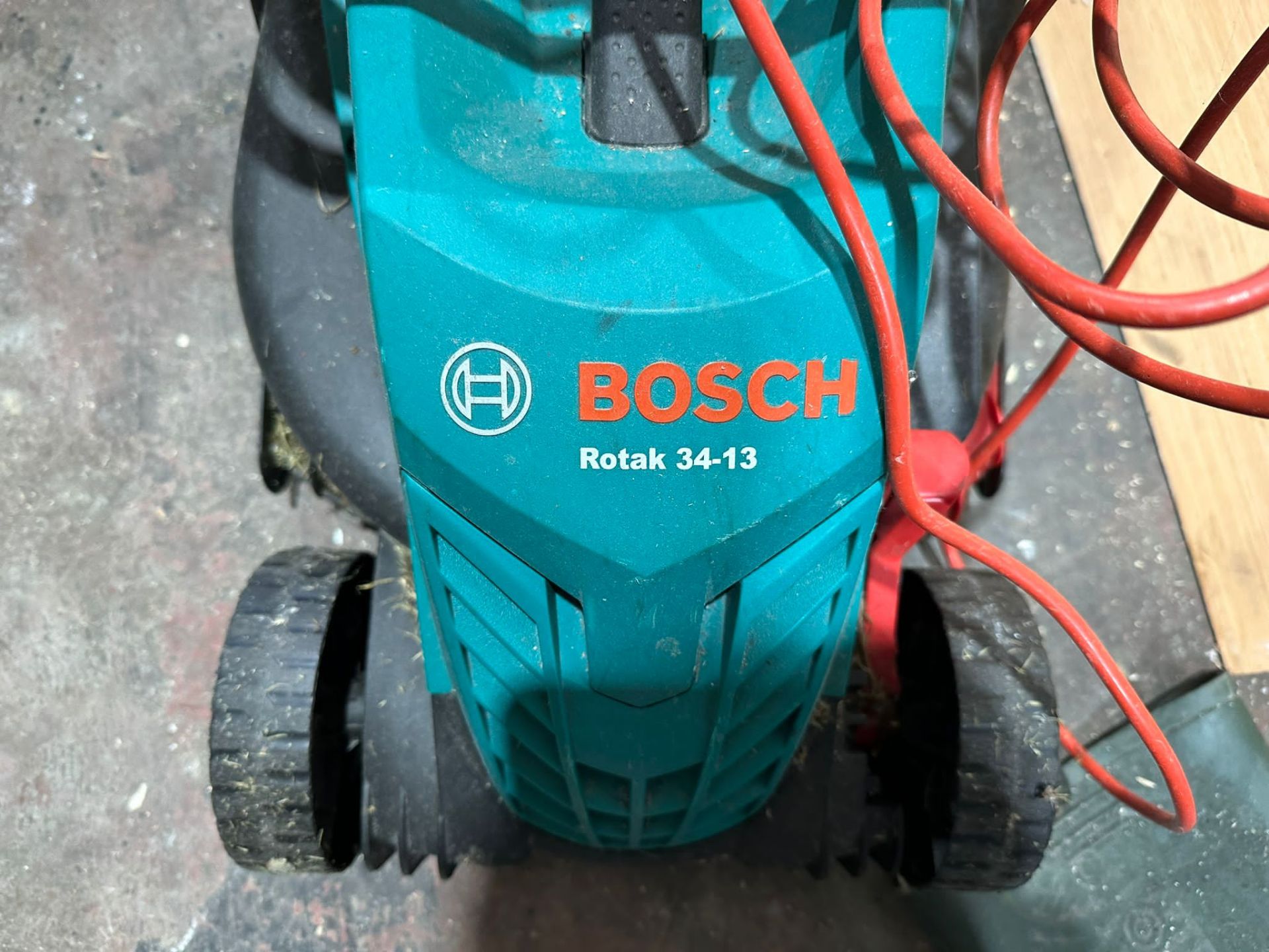 BOSCH Rotak 34-13 Electric Grass Cutter - Image 3 of 3