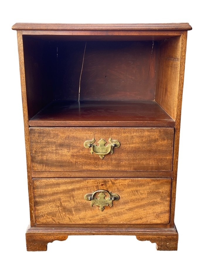 19th Century mahogany 2-drawer bedside cupboard/table, width 47cm, height 69cm, depth 40cm.