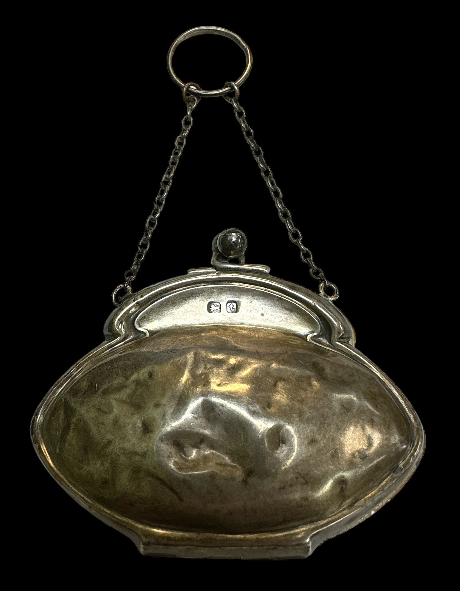 A hallmarked silver coin purse, with interlocking ball ended clip, and ring pull carry handle.