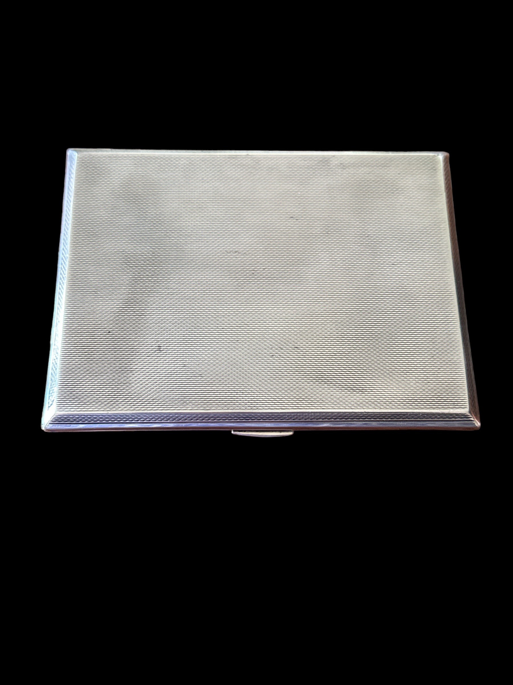 A silver cigarette case with engine turned pattern, Birmingham hallmarks for 1920. Approx 98g. 11.