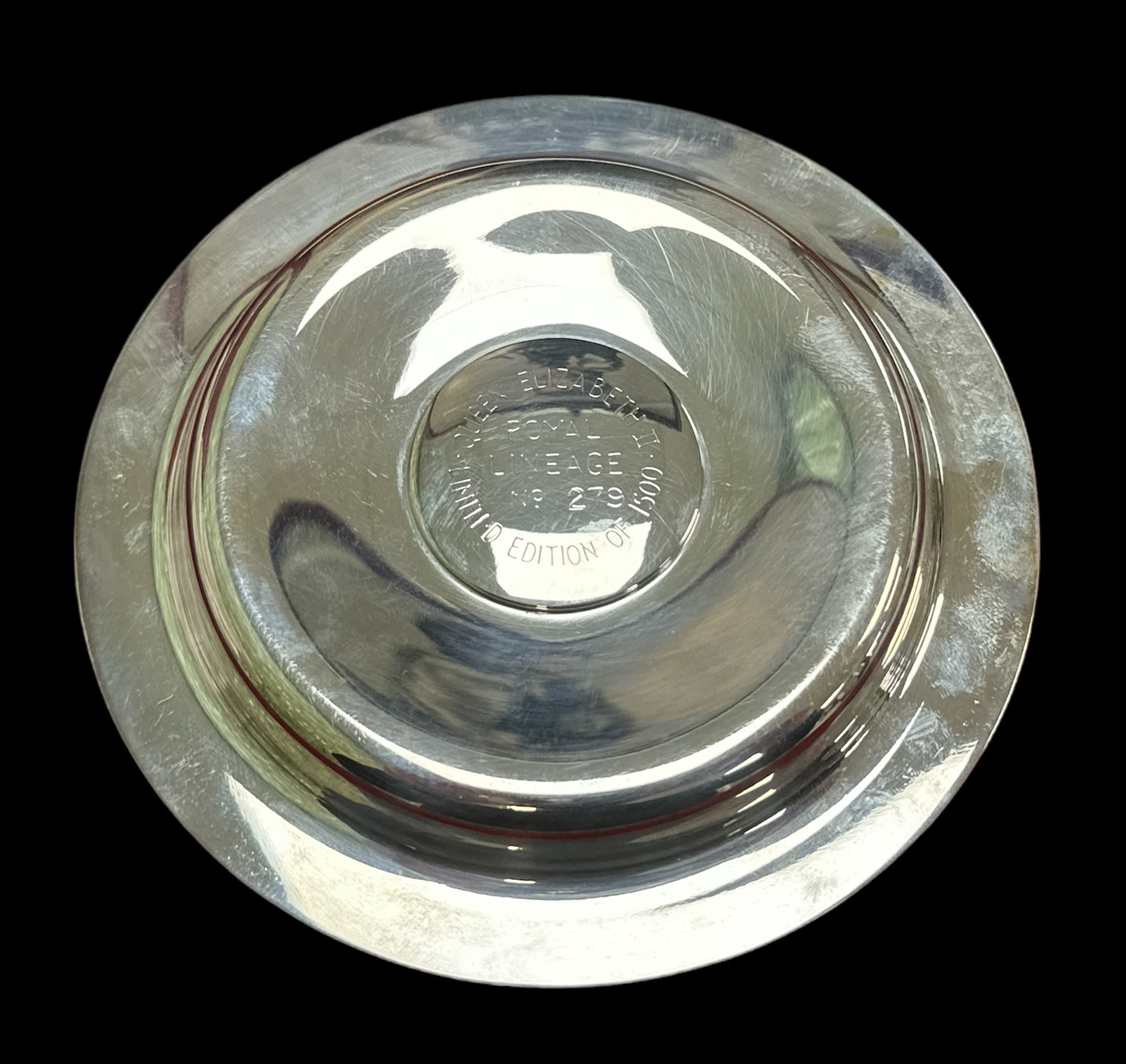 Cased hallmarked silver Queen Elizabeth II commemorative dish. The Royal Lineage limited edition - Image 3 of 4
