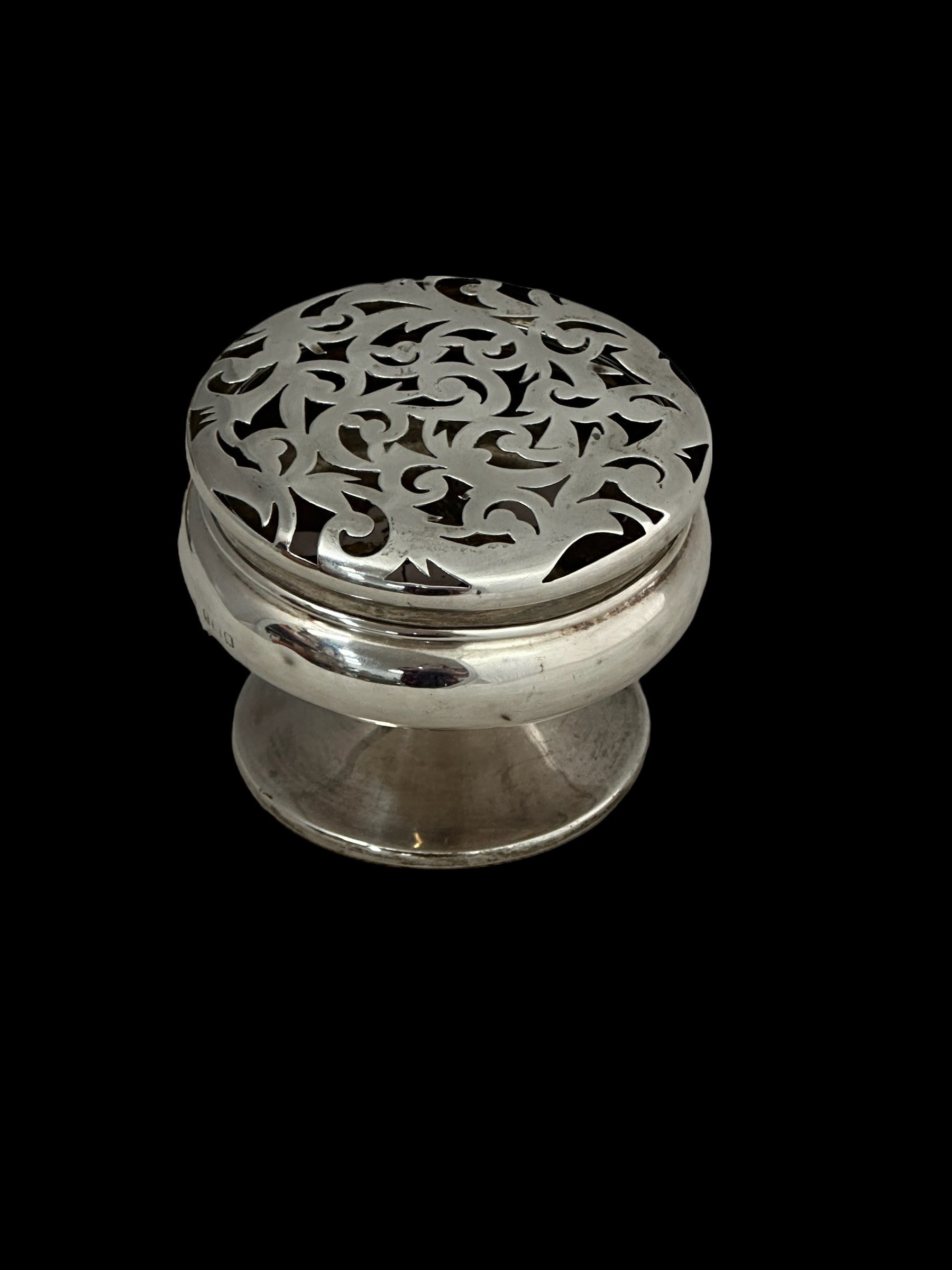 An Edwardian silver pot pourri holder, Birmingham 1909, minor dents, approx 200g. A small silver - Image 2 of 3