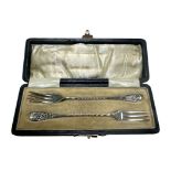 Levi & Salaman cased pair of silver pickle forks, Birmingham 1911, combined weight approx. 14.8g