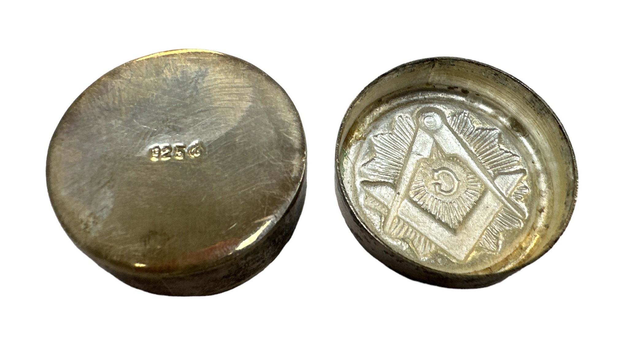 A small silver Masonic pill box with the Masonic emblem on the front. Marked 925 to base. - Image 2 of 3