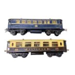 Hornby. O gauge pair of twin bogie coaches, with Wagon Lits Grand European Express Dining Car (