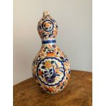 Japanese Imari porcelain double gourd vase, marked in to base. Height 19.5cm.