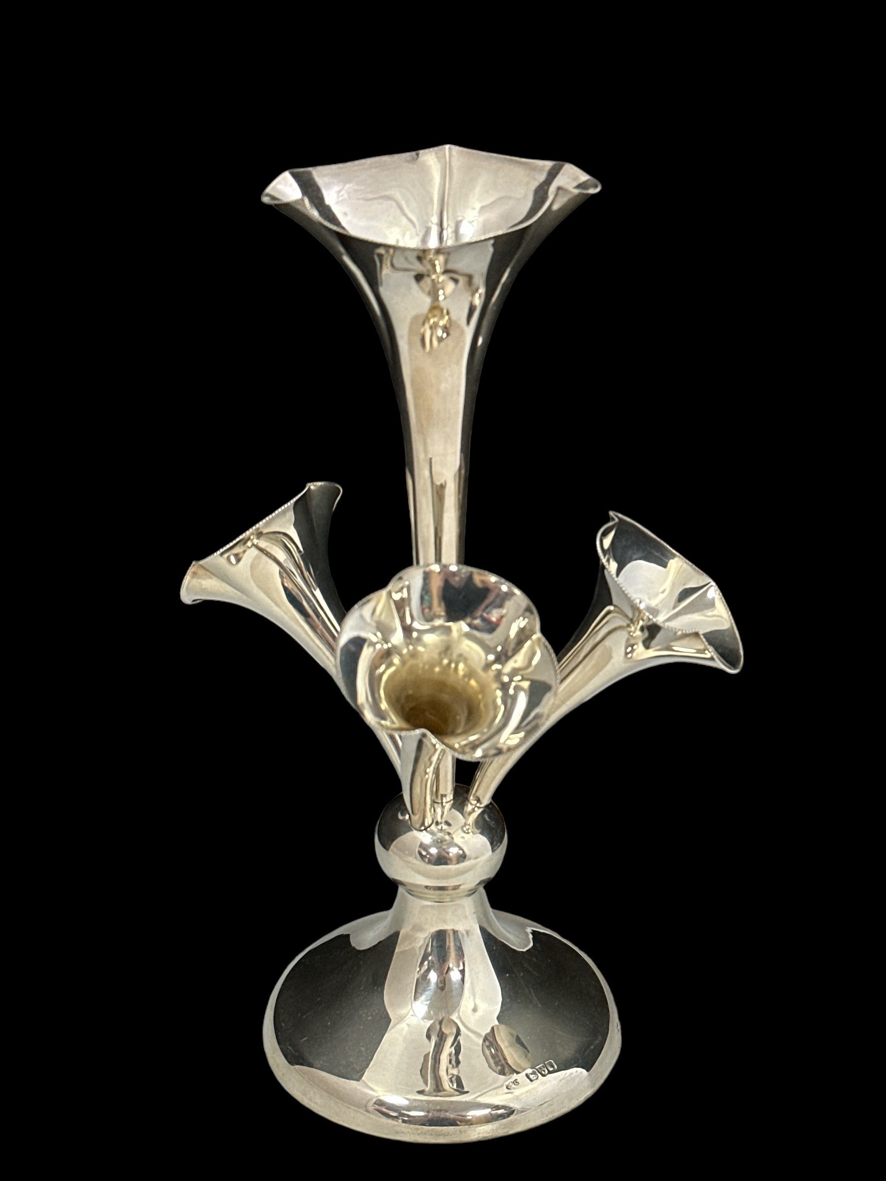 A sterling silver epergne by Jones and Crompton, with plain circular base, one large and 3 smaller - Image 2 of 5