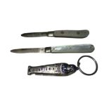 Range of 3 fruit/pocket knives to include 2 Mother of Pearl with hallmarked silver blades and one in