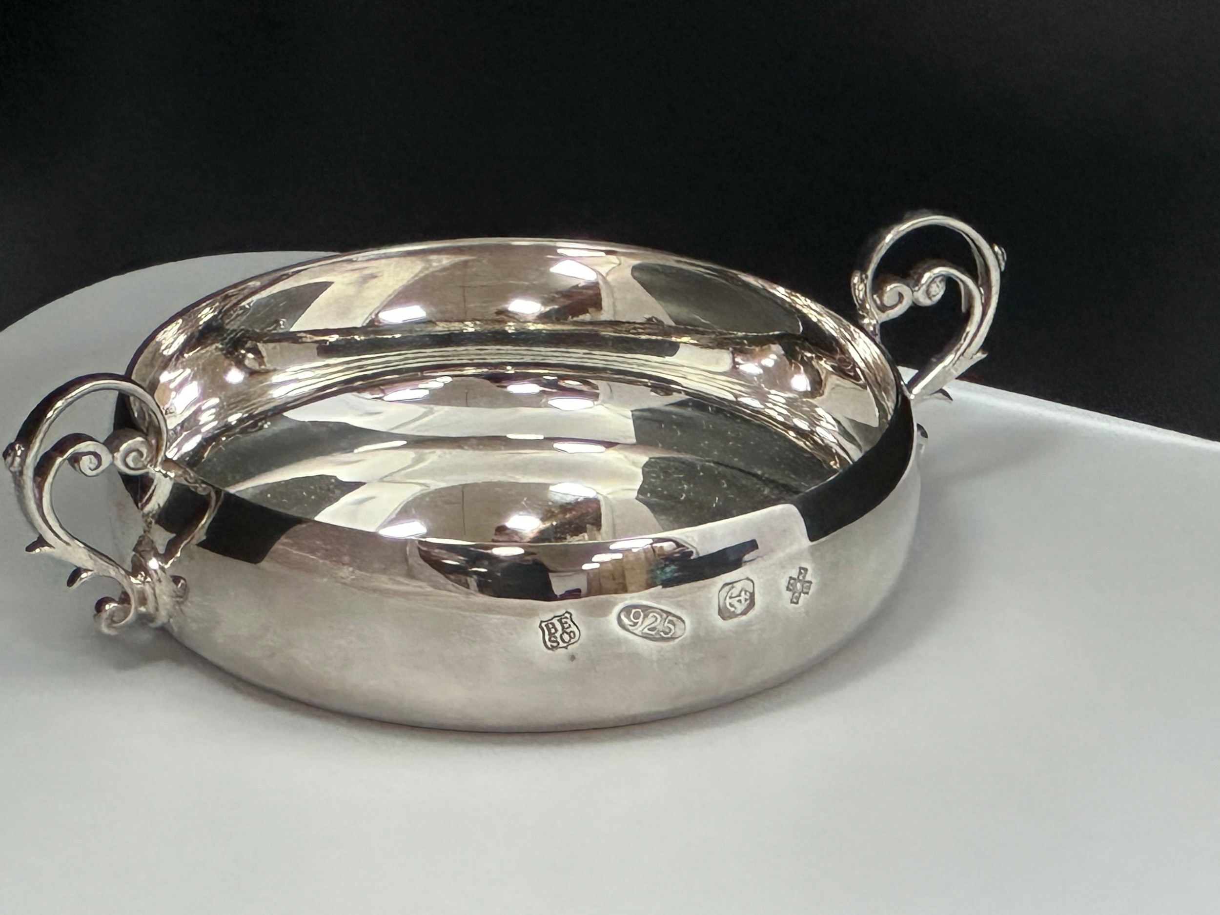 A boxed Barker Ellis bowl with twin scroll handles. Approx 11cm diameter, weight - Image 3 of 3