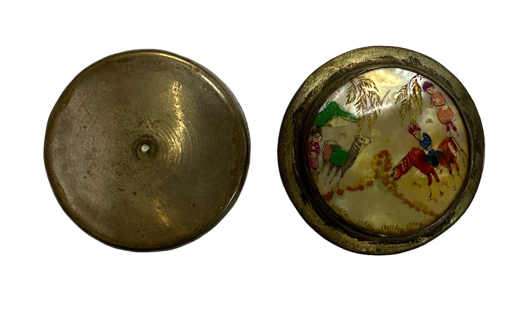 19th Century Persian round pill box, the lid inset with a mother-of-pearl panel decorated with - Image 3 of 4