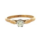 An 18ct yellow gold, 0.3ct diamond ring with white claw coronet setting and fluted shoulders. London