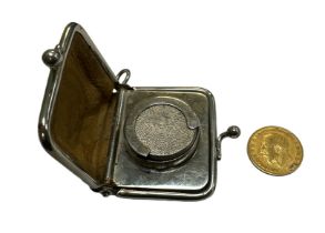 1913 half sovereign fine with small coin purse