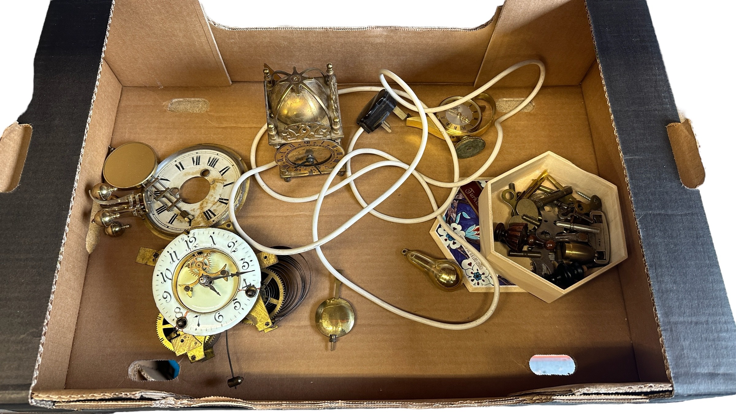 A collection of 16 various clocks plus parts, with one by the Colonial Clock Co., one by Europa, a - Image 8 of 8